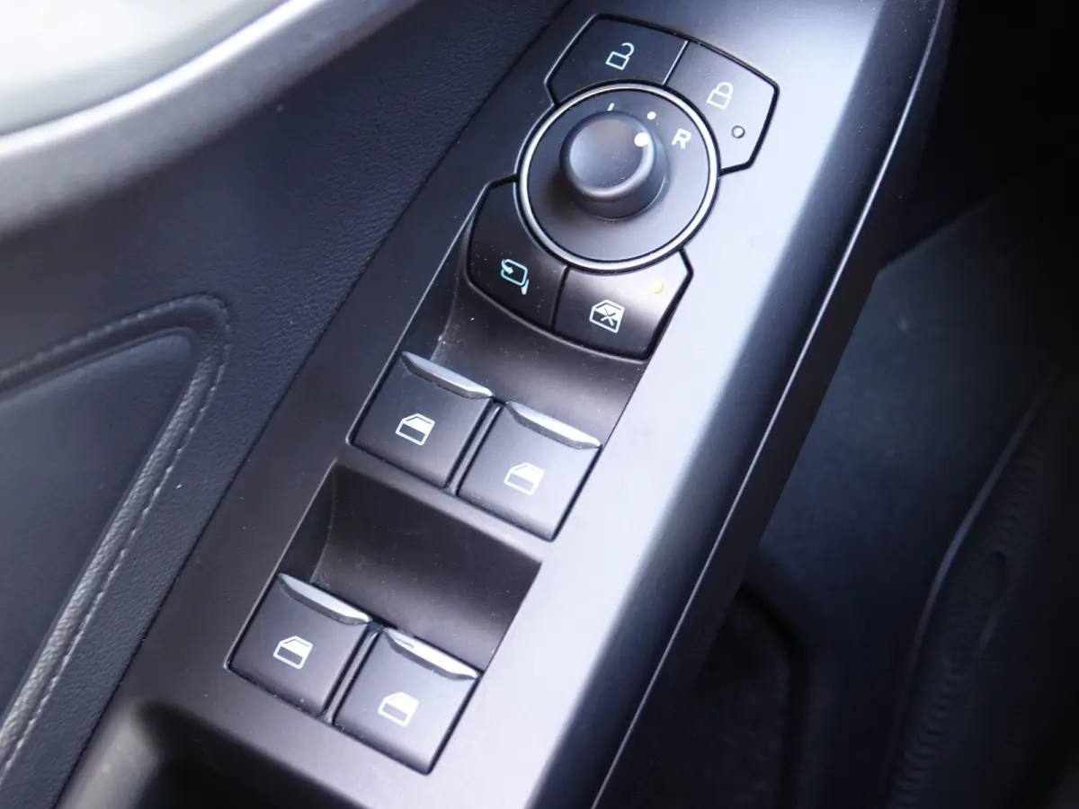 1.0 EcoBoost 155PK Hybrid Titanium AUTOM. | TREKH. | NAVI | CRUISE | LMV