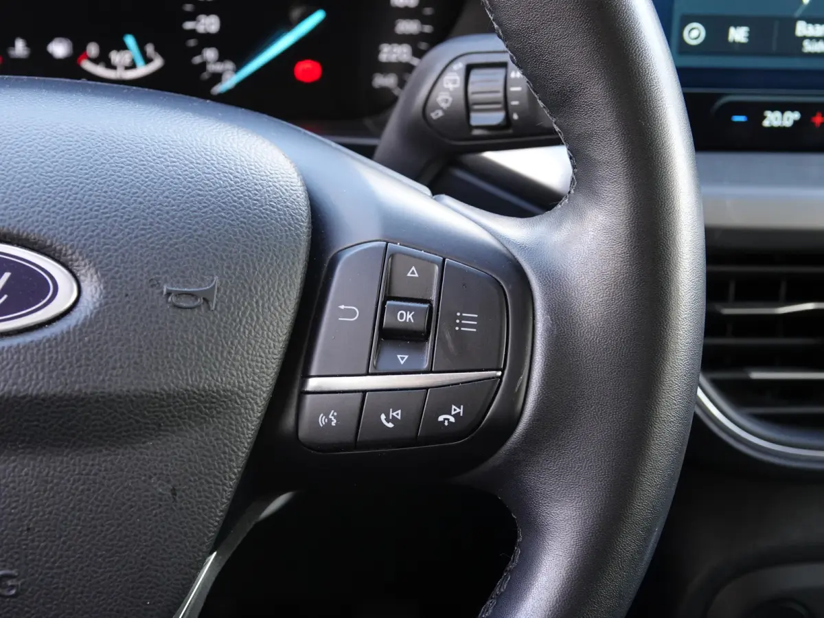 1.0 EcoBoost 155PK Hybrid Titanium AUTOM. | TREKH. | NAVI | CRUISE | LMV