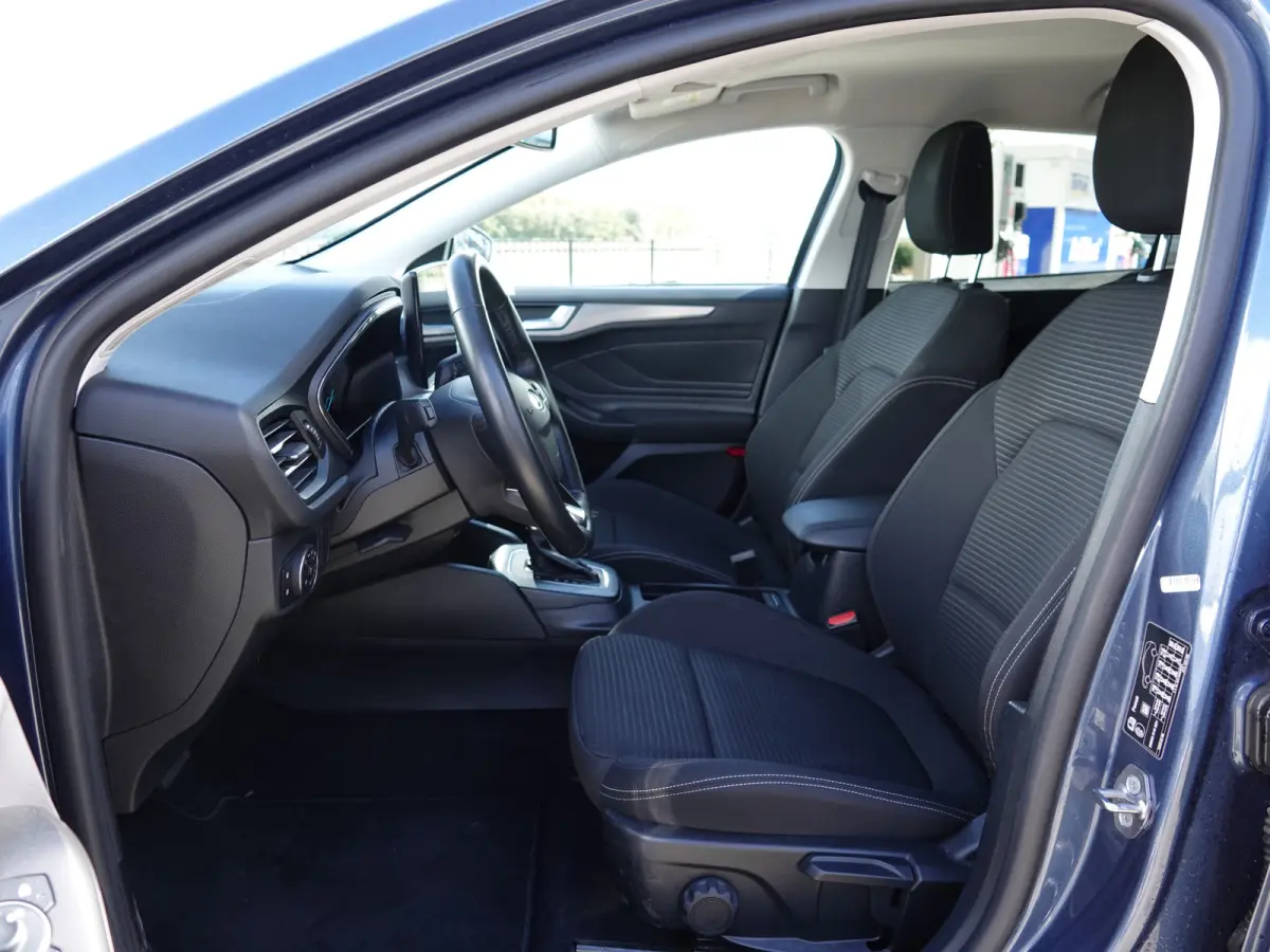 1.0 EcoBoost 155PK Hybrid Titanium AUTOM. | TREKH. | NAVI | CRUISE | LMV