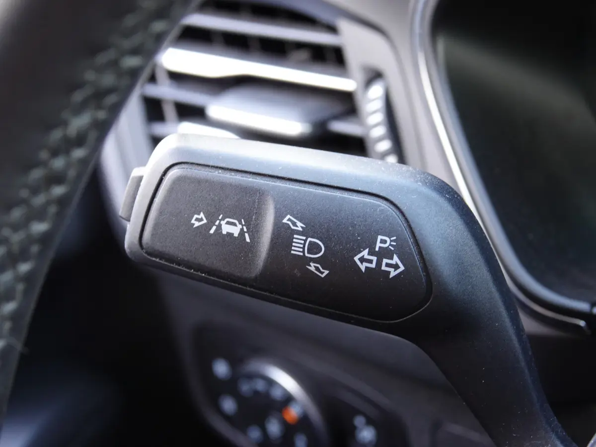 1.0 EcoBoost 155PK Hybrid Titanium AUTOM. | TREKH. | NAVI | CRUISE | LMV