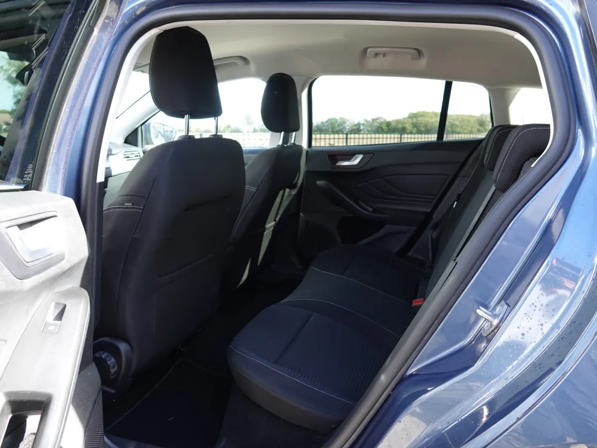 1.0 EcoBoost 155PK Hybrid Titanium AUTOM. | TREKH. | NAVI | CRUISE | LMV
