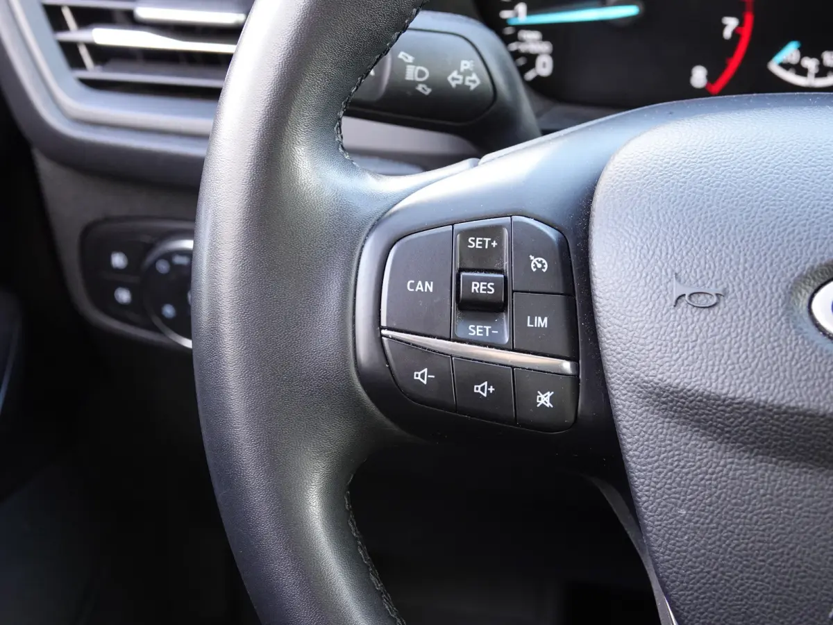 1.0 EcoBoost 155PK Hybrid Titanium AUTOM. | TREKH. | NAVI | CRUISE | LMV
