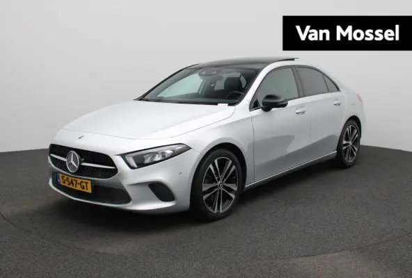 200 Premium Plus AUTOMAAT | PANORAMADAK | VIRTUEEL | STOELVERWARMING | NAVIGATIE | CAMERA | SPORTSTOELEN | HAL-LEER | CLIMA | CRUISE | SFEERVERLICHTING | LMV | LED | 12 MAANDEN BOVAG GARANTI