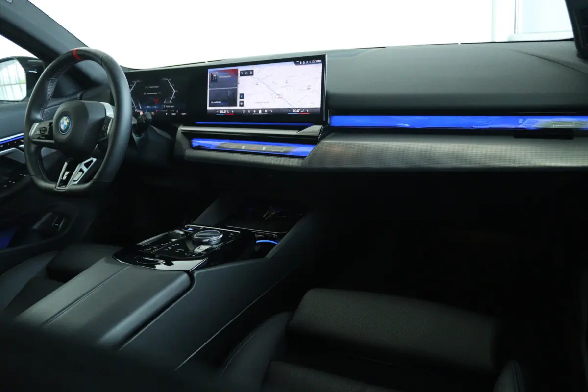 M60 xDrive 84 kWh 601PK | SOH 97% | 4-Wielsturing | Harman & Kardon | Trekhaak | Stoelverwarming | 20 Inch | Iconic Glow | Adaptief LED | Elektr. Klep | Carplay | Navi |