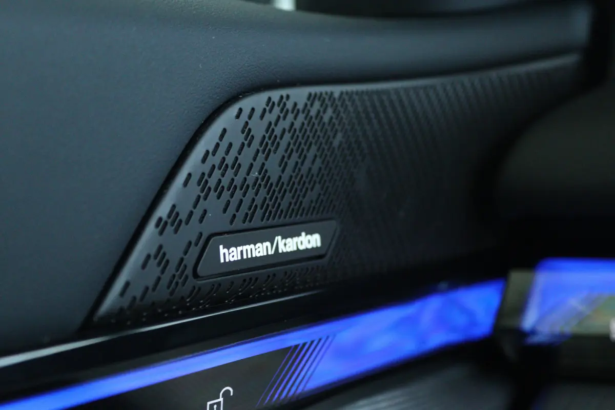 M60 xDrive 84 kWh 601PK | SOH 97% | 4-Wielsturing | Harman & Kardon | Trekhaak | Stoelverwarming | 20 Inch | Iconic Glow | Adaptief LED | Elektr. Klep | Carplay | Navi |