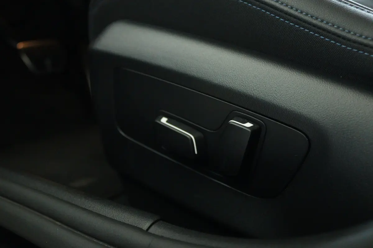 M60 xDrive 84 kWh 601PK | SOH 97% | 4-Wielsturing | Harman & Kardon | Trekhaak | Stoelverwarming | 20 Inch | Iconic Glow | Adaptief LED | Elektr. Klep | Carplay | Navi |