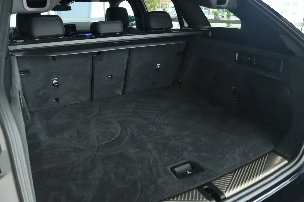 M60 xDrive 84 kWh 601PK | SOH 97% | 4-Wielsturing | Harman & Kardon | Trekhaak | Stoelverwarming | 20 Inch | Iconic Glow | Adaptief LED | Elektr. Klep | Carplay | Navi |
