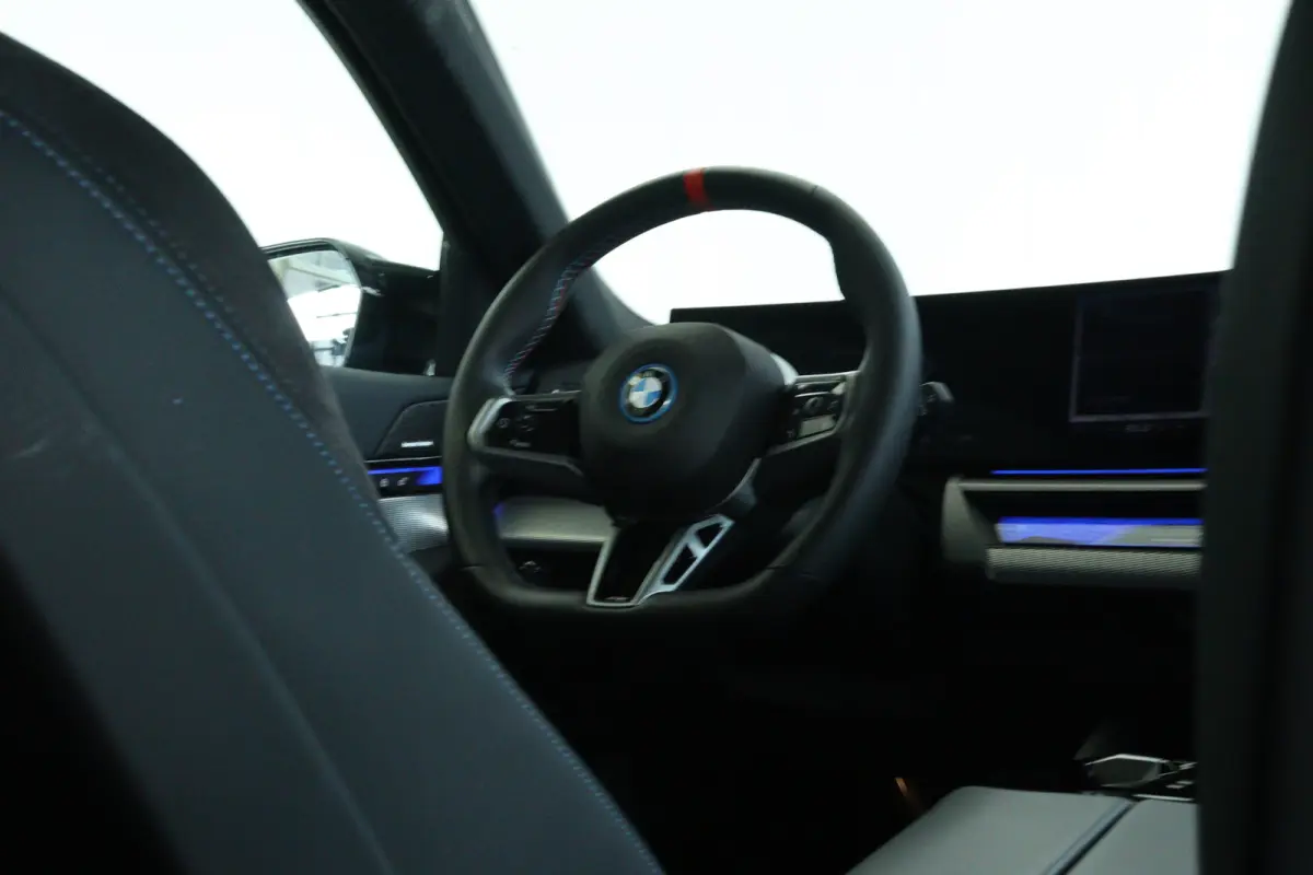 M60 xDrive 84 kWh 601PK | SOH 97% | 4-Wielsturing | Harman & Kardon | Trekhaak | Stoelverwarming | 20 Inch | Iconic Glow | Adaptief LED | Elektr. Klep | Carplay | Navi |
