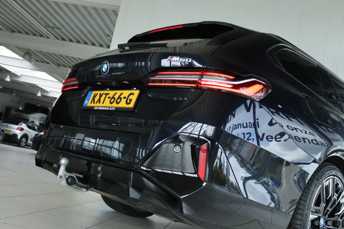 M60 xDrive 84 kWh 601PK | SOH 97% | 4-Wielsturing | Harman & Kardon | Trekhaak | Stoelverwarming | 20 Inch | Iconic Glow | Adaptief LED | Elektr. Klep | Carplay | Navi |