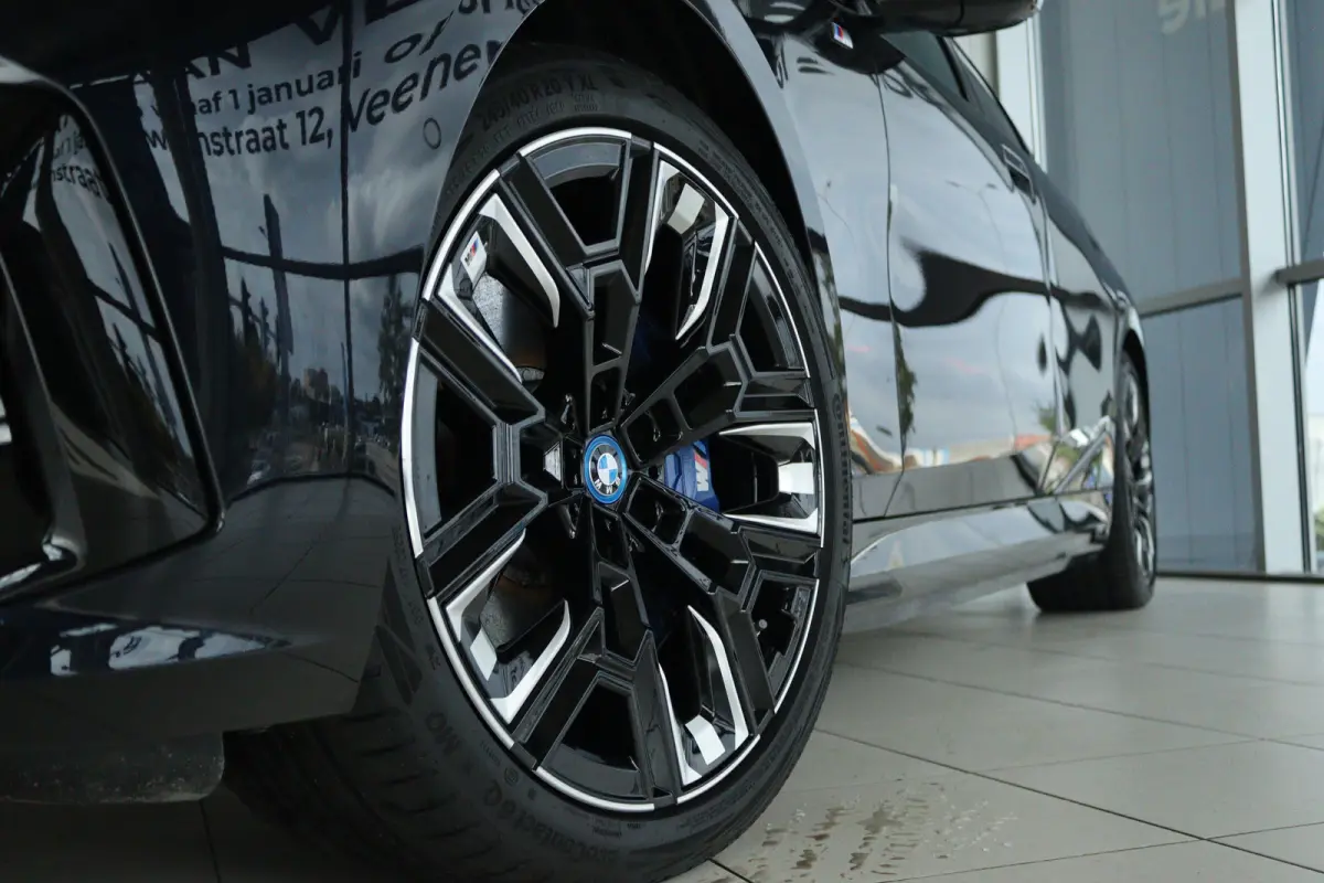 M60 xDrive 84 kWh 601PK | SOH 97% | 4-Wielsturing | Harman & Kardon | Trekhaak | Stoelverwarming | 20 Inch | Iconic Glow | Adaptief LED | Elektr. Klep | Carplay | Navi |