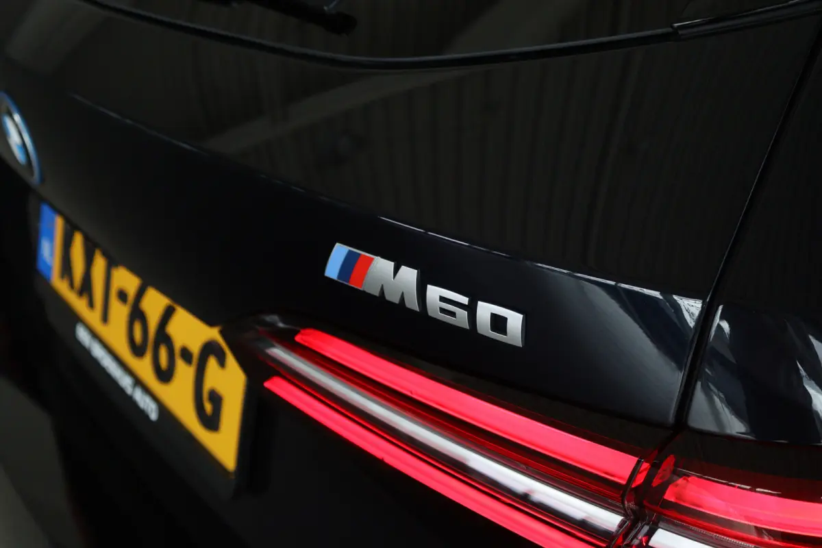 M60 xDrive 84 kWh 601PK | SOH 97% | 4-Wielsturing | Harman & Kardon | Trekhaak | Stoelverwarming | 20 Inch | Iconic Glow | Adaptief LED | Elektr. Klep | Carplay | Navi |