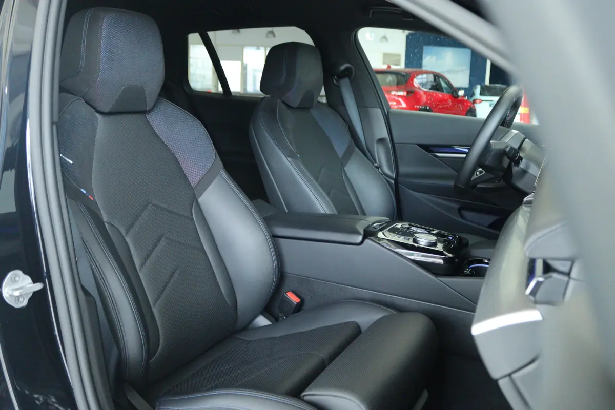 M60 xDrive 84 kWh 601PK | SOH 97% | 4-Wielsturing | Harman & Kardon | Trekhaak | Stoelverwarming | 20 Inch | Iconic Glow | Adaptief LED | Elektr. Klep | Carplay | Navi |