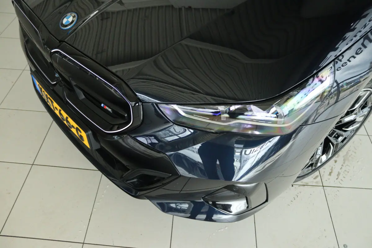 M60 xDrive 84 kWh 601PK | SOH 97% | 4-Wielsturing | Harman & Kardon | Trekhaak | Stoelverwarming | 20 Inch | Iconic Glow | Adaptief LED | Elektr. Klep | Carplay | Navi |
