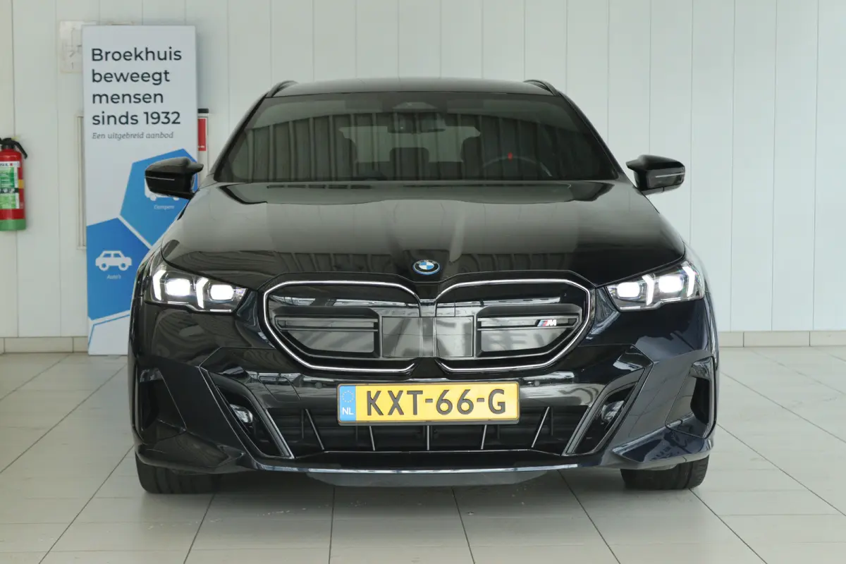 M60 xDrive 84 kWh 601PK | SOH 97% | 4-Wielsturing | Harman & Kardon | Trekhaak | Stoelverwarming | 20 Inch | Iconic Glow | Adaptief LED | Elektr. Klep | Carplay | Navi |