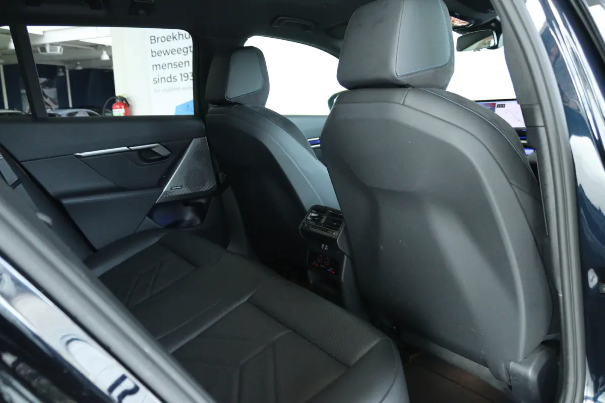M60 xDrive 84 kWh 601PK | SOH 97% | 4-Wielsturing | Harman & Kardon | Trekhaak | Stoelverwarming | 20 Inch | Iconic Glow | Adaptief LED | Elektr. Klep | Carplay | Navi |