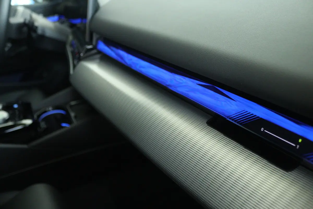 M60 xDrive 84 kWh 601PK | SOH 97% | 4-Wielsturing | Harman & Kardon | Trekhaak | Stoelverwarming | 20 Inch | Iconic Glow | Adaptief LED | Elektr. Klep | Carplay | Navi |