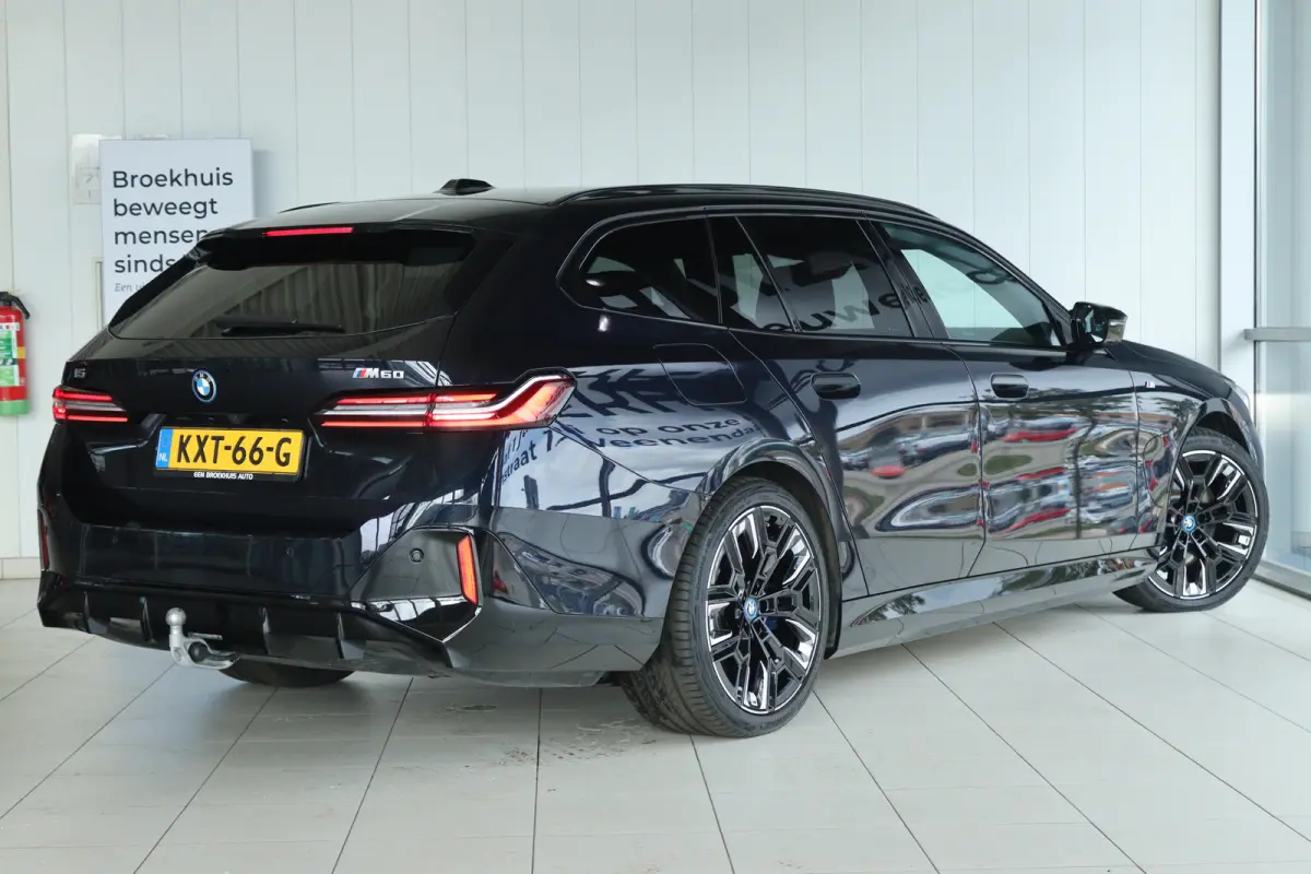 M60 xDrive 84 kWh 601PK | SOH 97% | 4-Wielsturing | Harman & Kardon | Trekhaak | Stoelverwarming | 20 Inch | Iconic Glow | Adaptief LED | Elektr. Klep | Carplay | Navi |