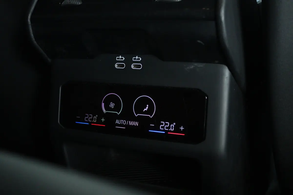 M60 xDrive 84 kWh 601PK | SOH 97% | 4-Wielsturing | Harman & Kardon | Trekhaak | Stoelverwarming | 20 Inch | Iconic Glow | Adaptief LED | Elektr. Klep | Carplay | Navi |