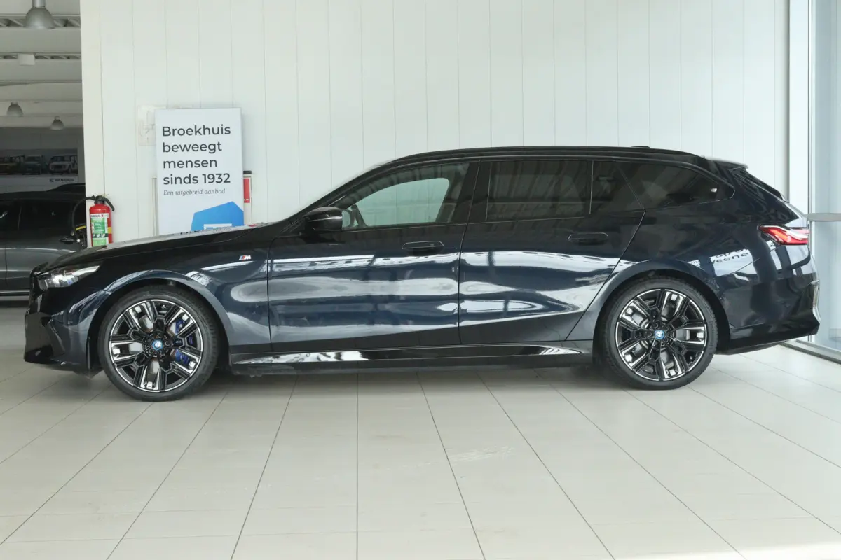 M60 xDrive 84 kWh 601PK | SOH 97% | 4-Wielsturing | Harman & Kardon | Trekhaak | Stoelverwarming | 20 Inch | Iconic Glow | Adaptief LED | Elektr. Klep | Carplay | Navi |