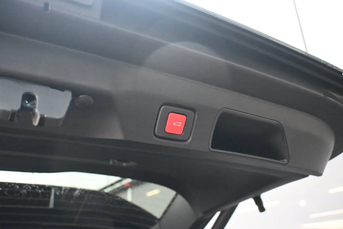 First Edition 74 kWh Tot 8 Jaar Garantie! | Premium + Convience Pack | Schuif-/Kanteldak | Warmtepomp | Elektr. Stoelen | Adaptive Cruise | Elektr. Achterklep | 20"LMV | LED-Matrix | !!