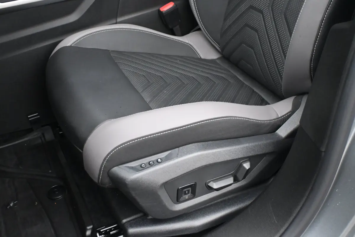 First Edition 74 kWh Tot 8 Jaar Garantie! | Premium + Convience Pack | Schuif-/Kanteldak | Warmtepomp | Elektr. Stoelen | Adaptive Cruise | Elektr. Achterklep | 20"LMV | LED-Matrix | !!
