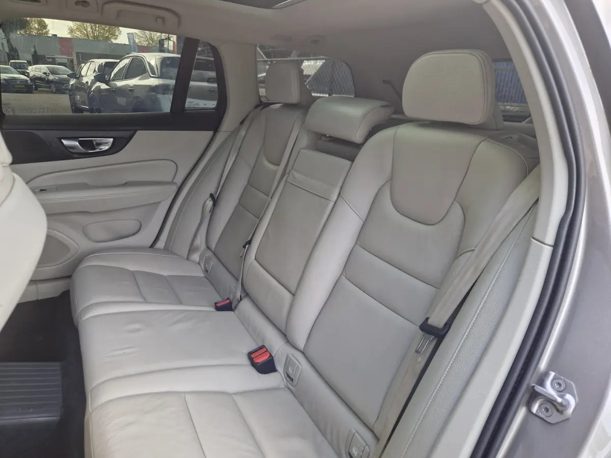 2.0 T6 340PK AWD Momentum Pro /1e eig /BTW