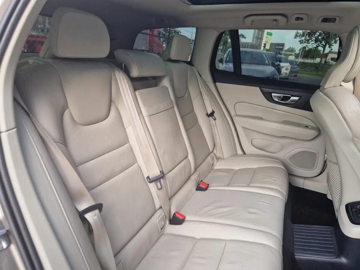 2.0 T6 340PK AWD Momentum Pro /1e eig /BTW