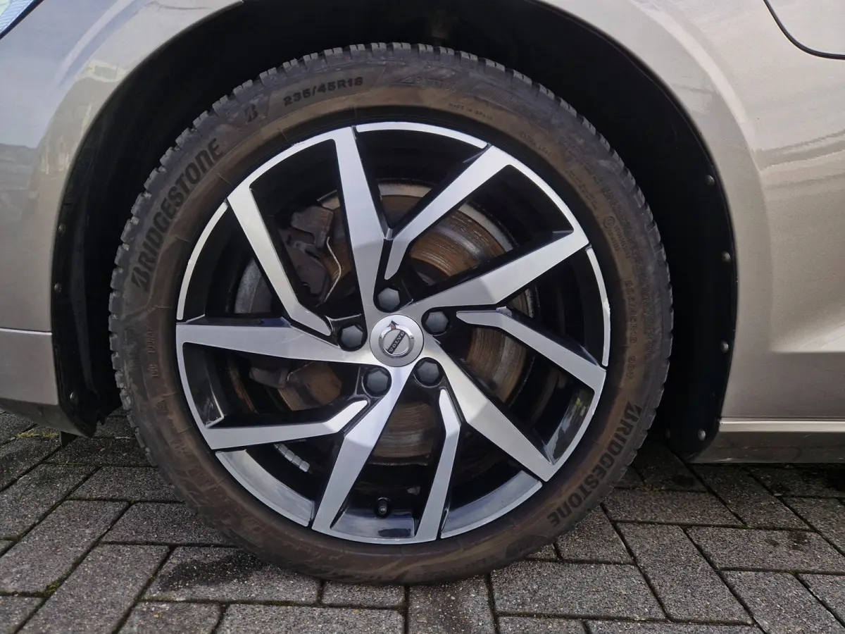 2.0 T6 340PK AWD Momentum Pro /1e eig /BTW