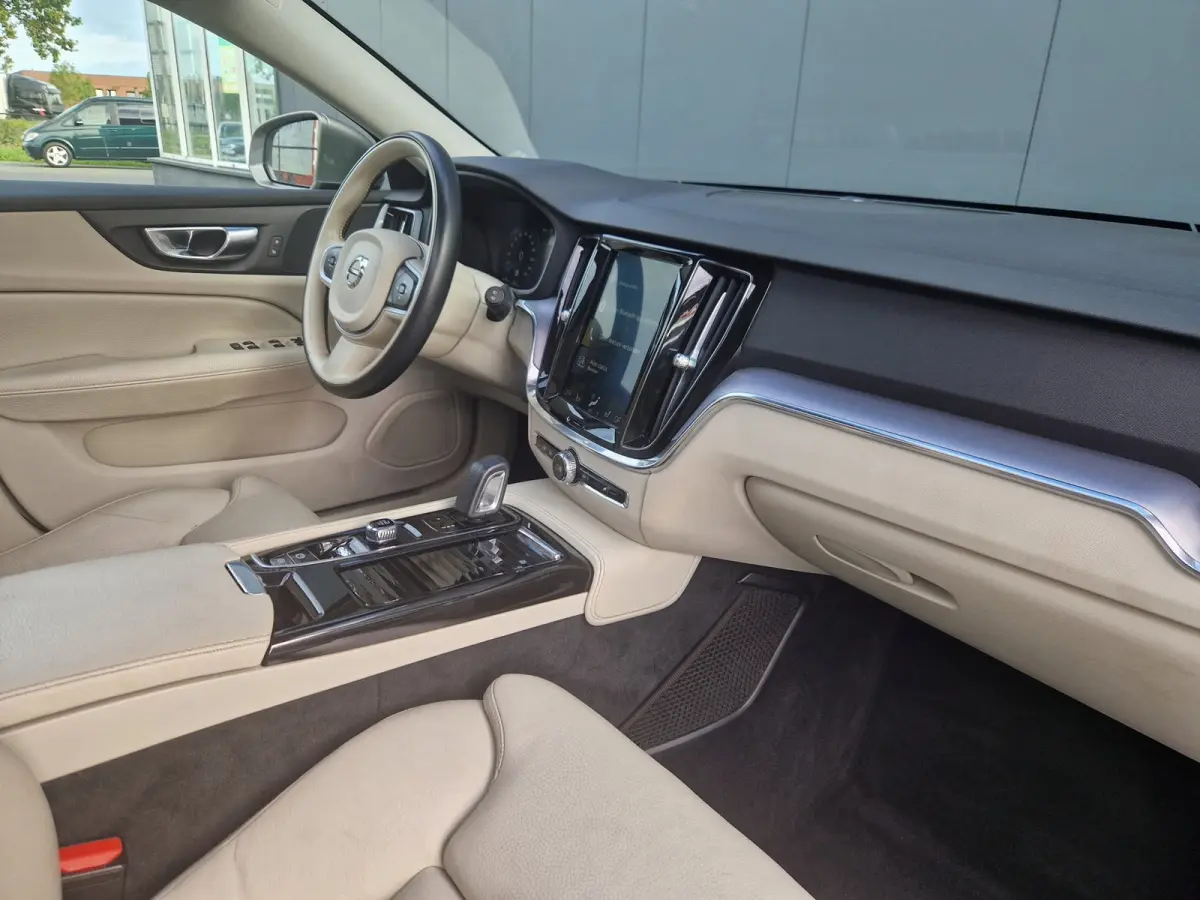2.0 T6 340PK AWD Momentum Pro /1e eig /BTW