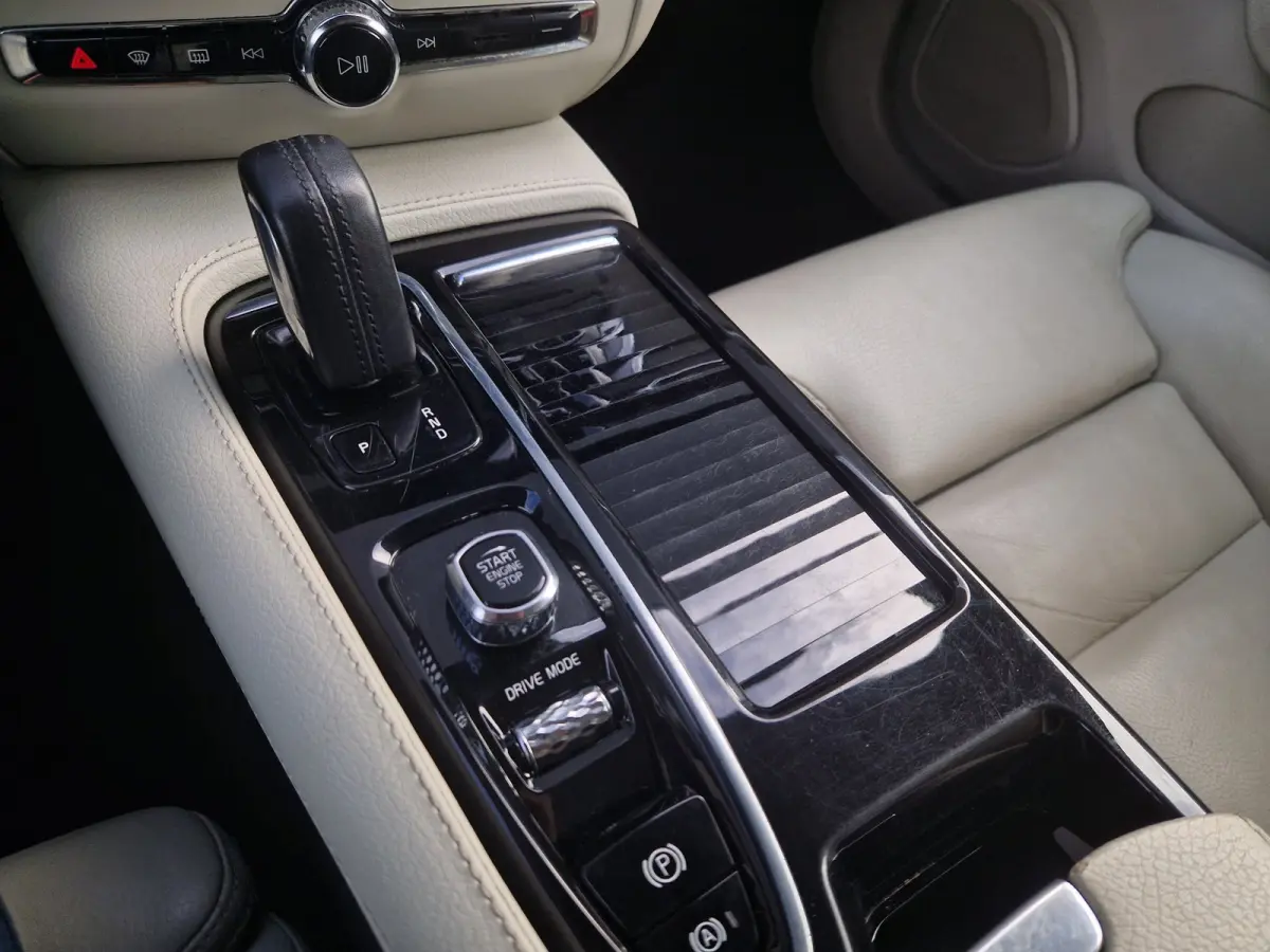2.0 T6 340PK AWD Momentum Pro /1e eig /BTW