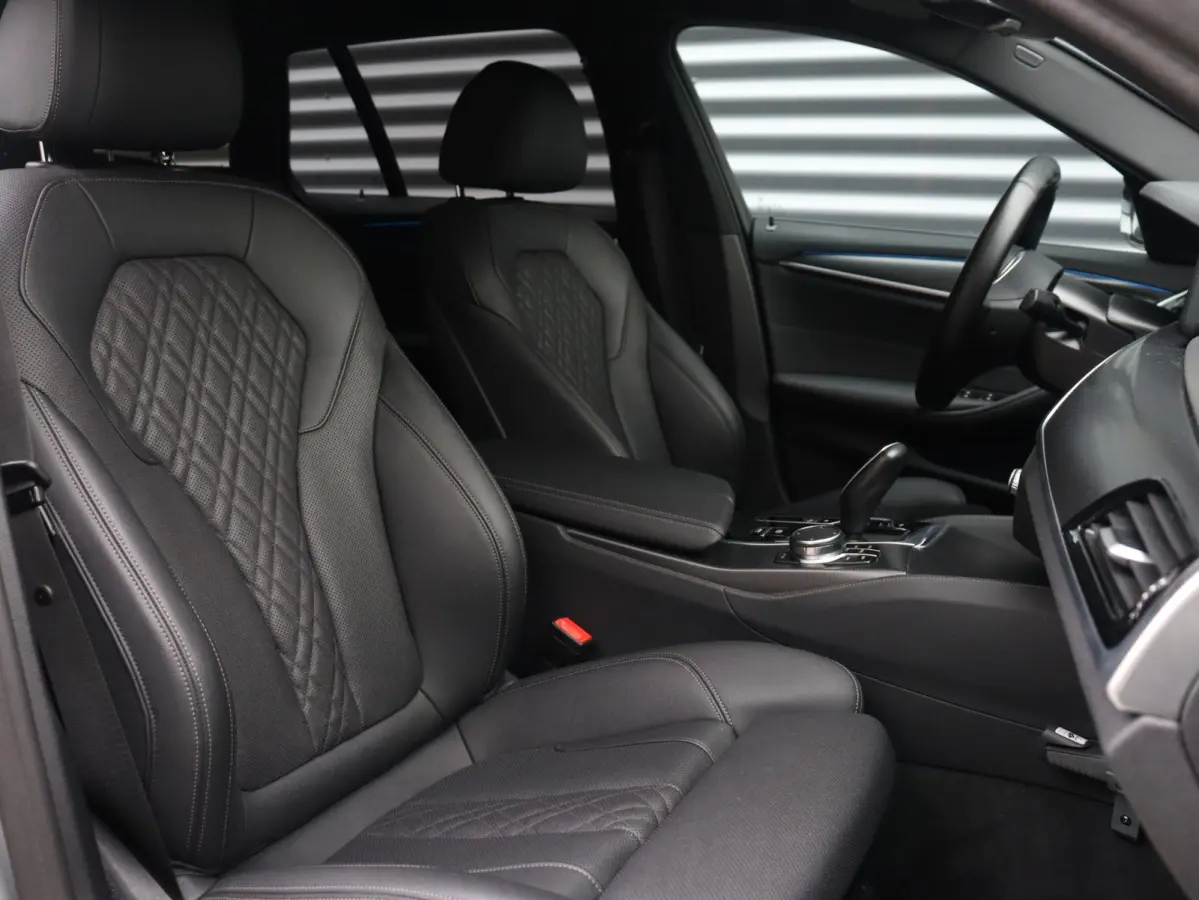 530e | M Sportpakket | Trekhaak | Adaptive Cruise Control | Hi-Fi | Stuurwiel Verwarmd | Sportstoelen | SoH 94% | 19'' LMV