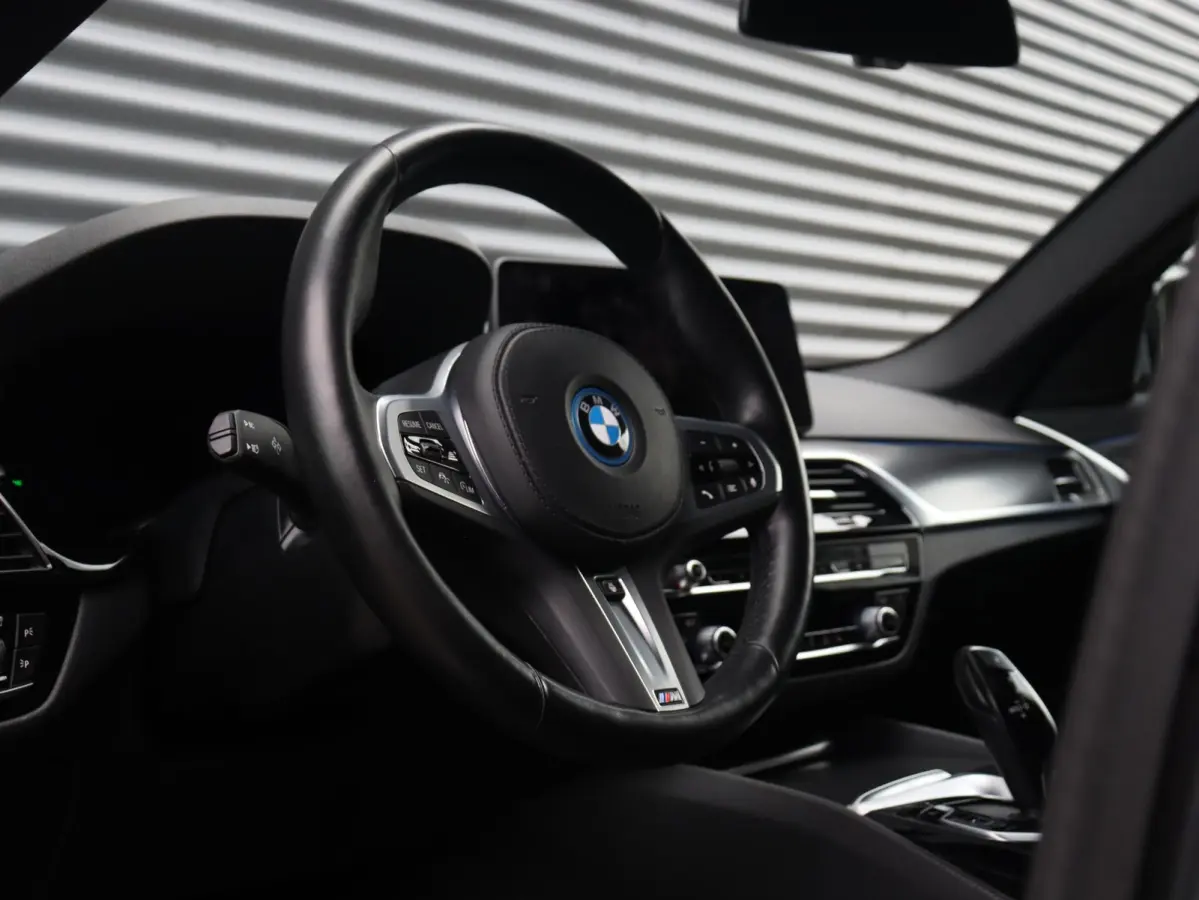 530e | M Sportpakket | Trekhaak | Adaptive Cruise Control | Hi-Fi | Stuurwiel Verwarmd | Sportstoelen | SoH 94% | 19'' LMV