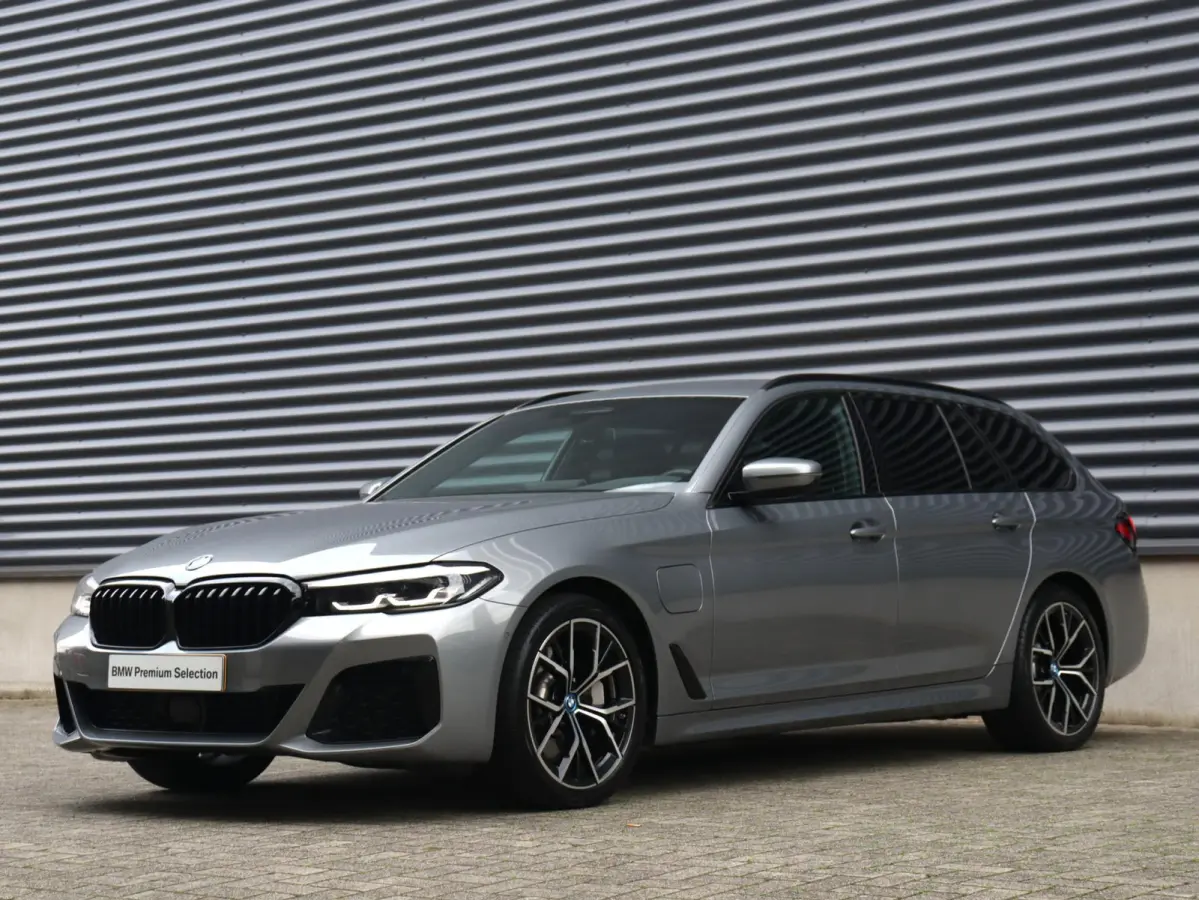 530e | M Sportpakket | Trekhaak | Adaptive Cruise Control | Hi-Fi | Stuurwiel Verwarmd | Sportstoelen | SoH 94% | 19'' LMV