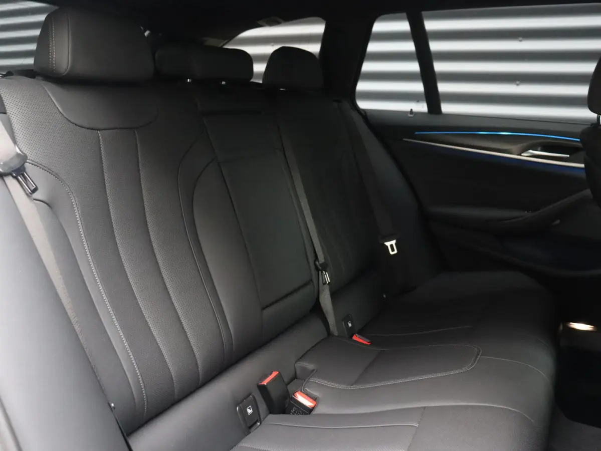 530e | M Sportpakket | Trekhaak | Adaptive Cruise Control | Hi-Fi | Stuurwiel Verwarmd | Sportstoelen | SoH 94% | 19'' LMV