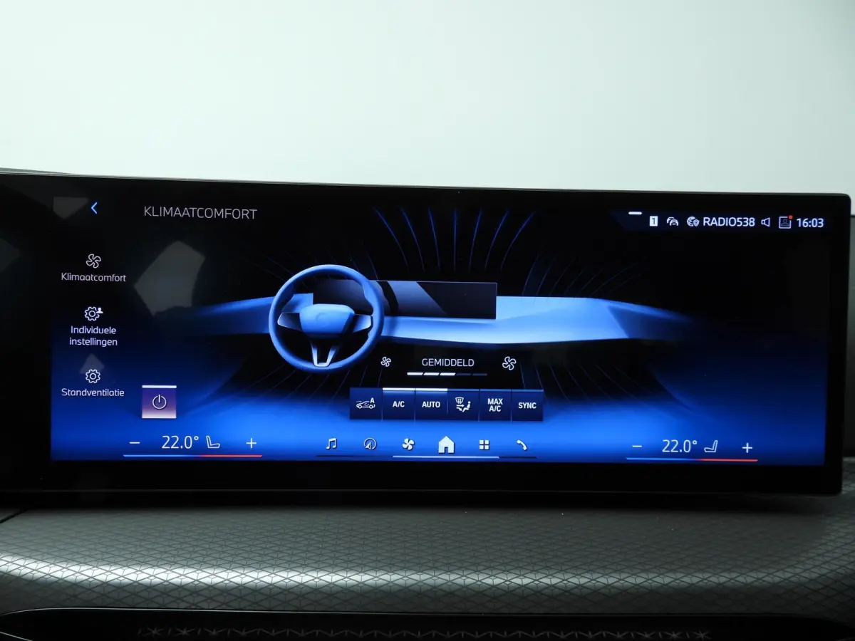 320i | M-Sportpakket | LED | Navigatie | Trekhaak | Schuifdak | Sportstoelen | DAB | Hifi speakers | Alu 18 inch