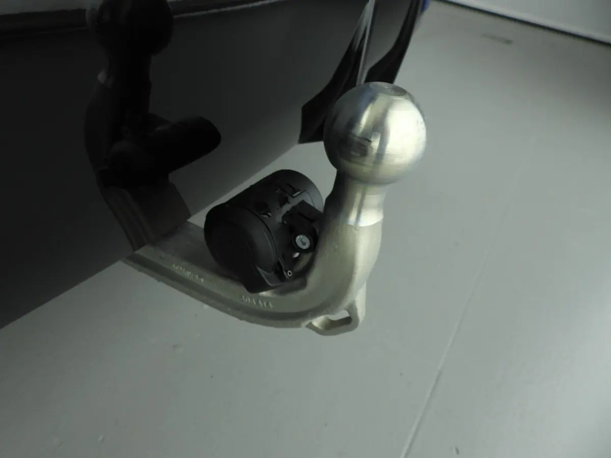 320i | M-Sportpakket | LED | Navigatie | Trekhaak | Schuifdak | Sportstoelen | DAB | Hifi speakers | Alu 18 inch