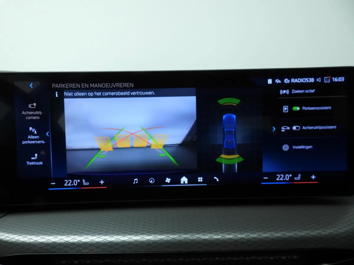 320i | M-Sportpakket | LED | Navigatie | Trekhaak | Schuifdak | Sportstoelen | DAB | Hifi speakers | Alu 18 inch