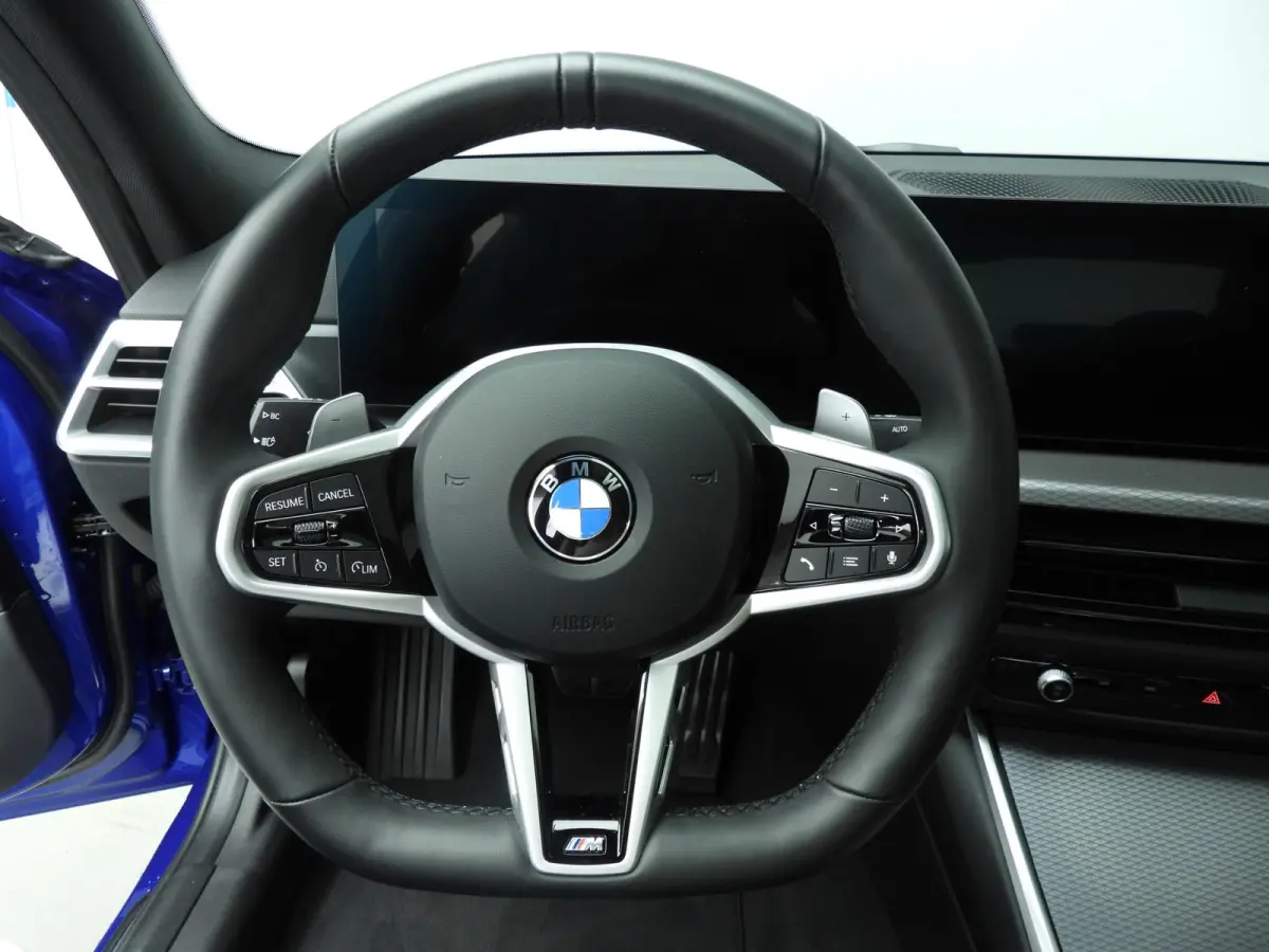 320i | M-Sportpakket | LED | Navigatie | Trekhaak | Schuifdak | Sportstoelen | DAB | Hifi speakers | Alu 18 inch