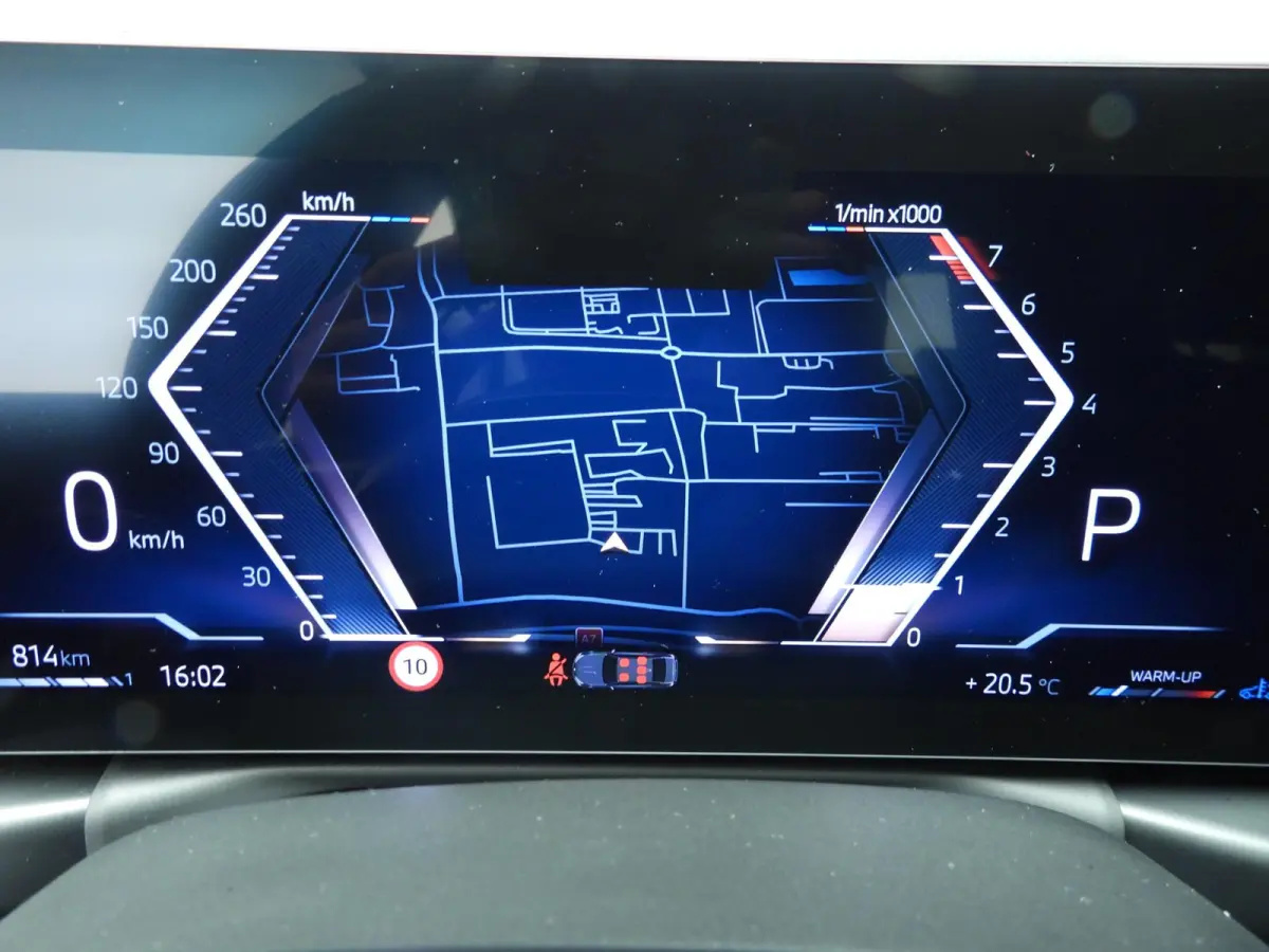 320i | M-Sportpakket | LED | Navigatie | Trekhaak | Schuifdak | Sportstoelen | DAB | Hifi speakers | Alu 18 inch