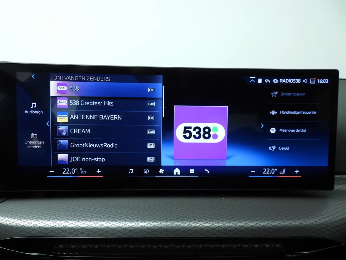 320i | M-Sportpakket | LED | Navigatie | Trekhaak | Schuifdak | Sportstoelen | DAB | Hifi speakers | Alu 18 inch