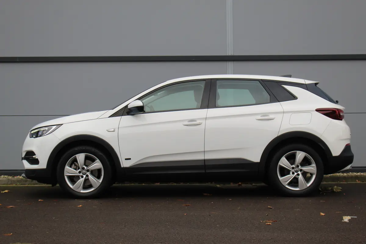 1.6 Turbo Hybrid Elegance | Camera | Climate | Carplay | Navi | Cruise | LED | PDC V+A | Camera | Climate | Carplay | Navi | Cruise | LED | PDC V+A |