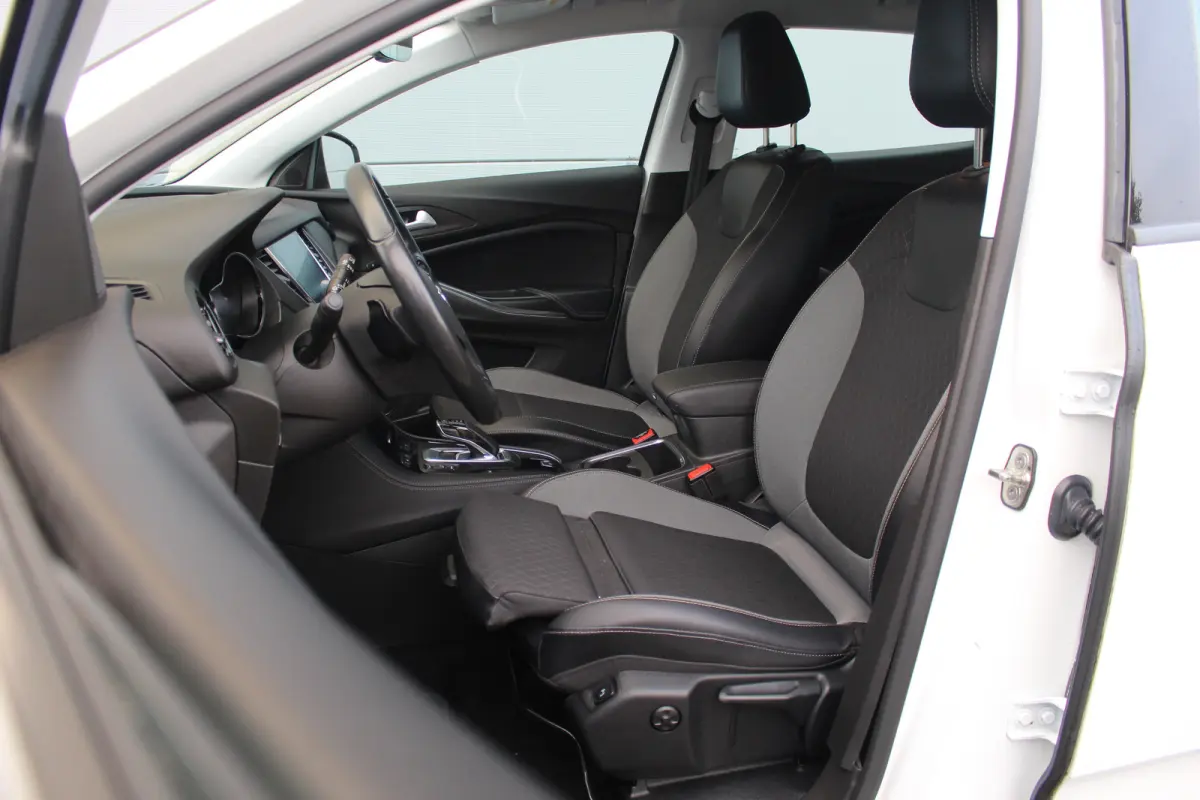 1.6 Turbo Hybrid Elegance | Camera | Climate | Carplay | Navi | Cruise | LED | PDC V+A | Camera | Climate | Carplay | Navi | Cruise | LED | PDC V+A |