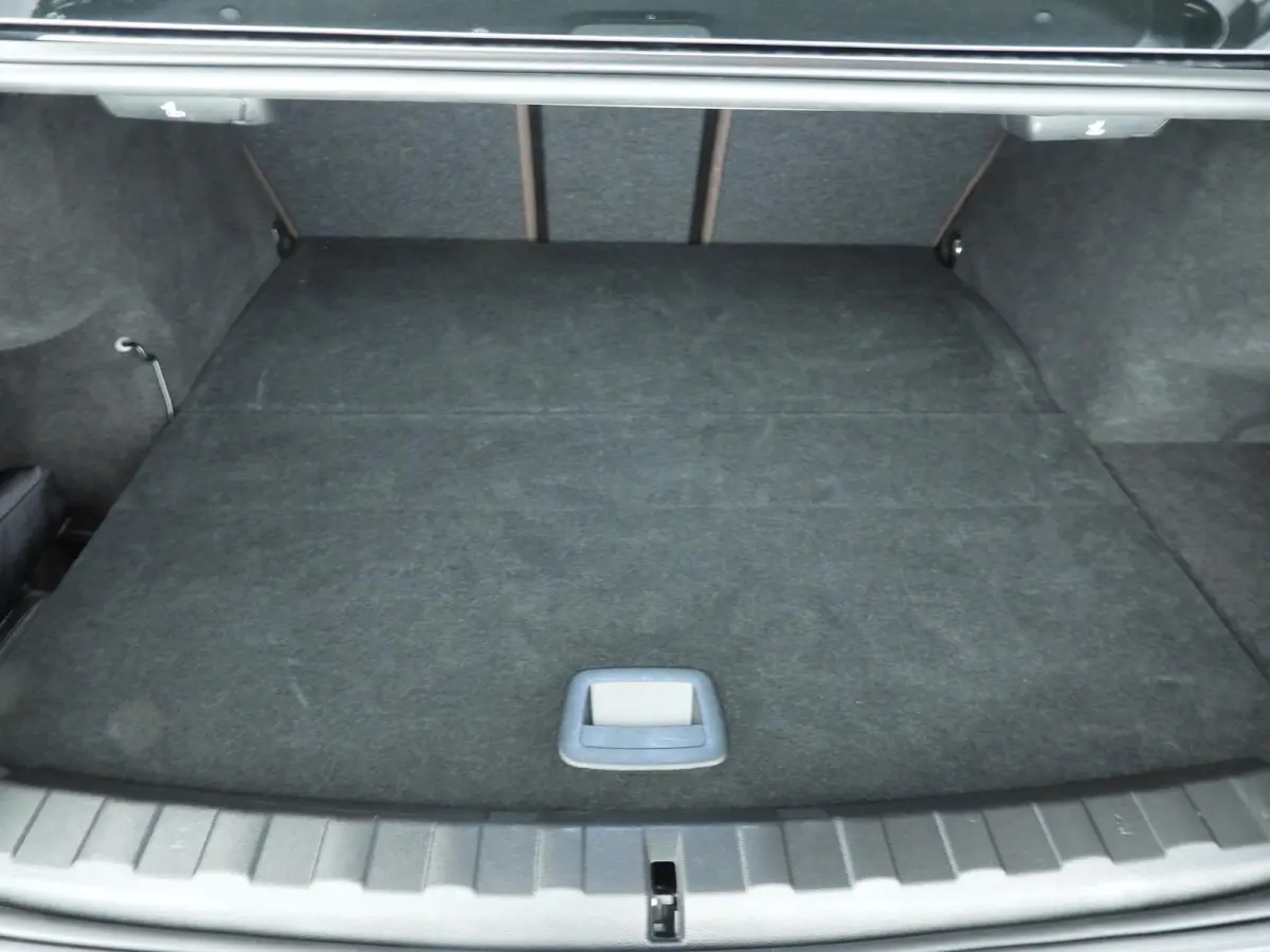 330e | LED | Leder | Navigatie | SOH 98% | Schuifdak | Sportstoelen | Stoelverwarming | DAB | Alu 18 inch