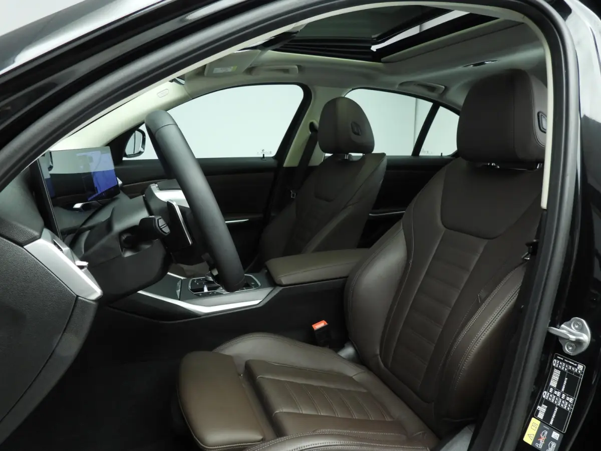 330e | LED | Leder | Navigatie | SOH 98% | Schuifdak | Sportstoelen | Stoelverwarming | DAB | Alu 18 inch