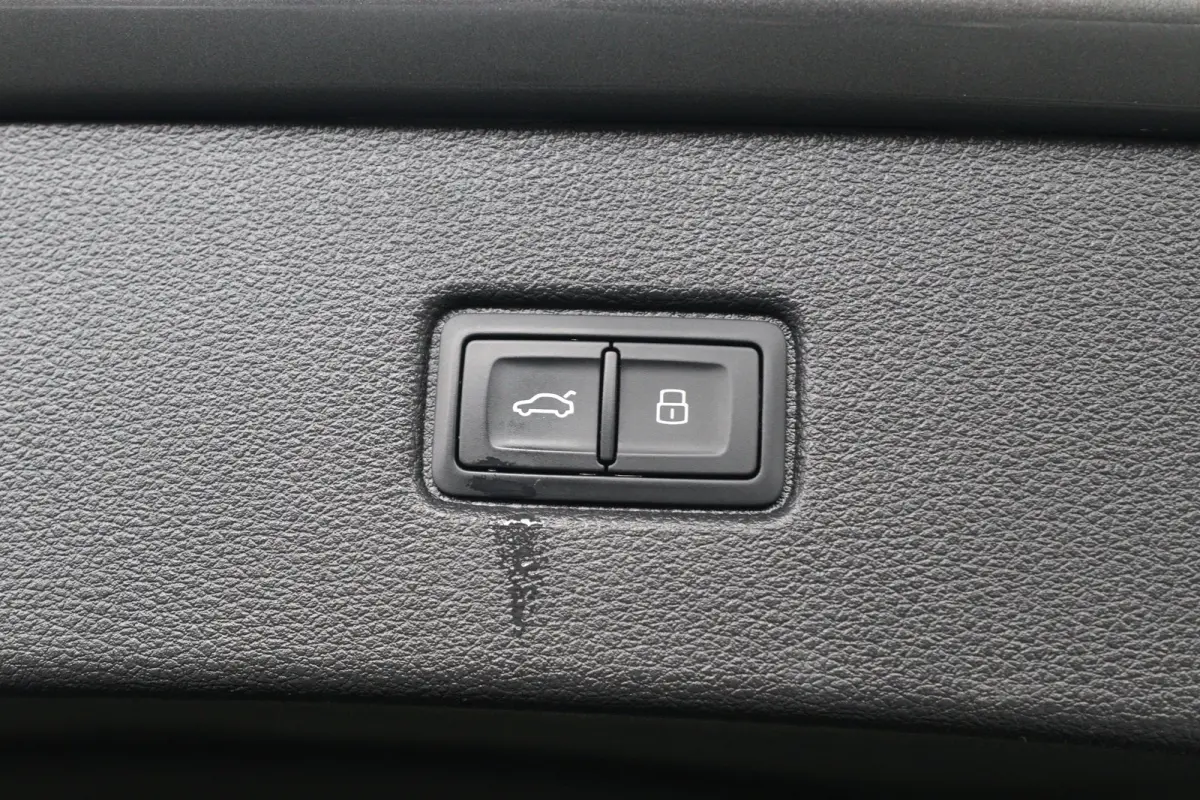3.0 TDI e-tron quattro Sport | Elek Trekhaak |  SOH 100% | Elektrisch Panoramadak | Nachtzicht | Memory | Luchtvering | Achterklep Elektrisch | Adaptieve Cruise Control | Stoelverwarming |