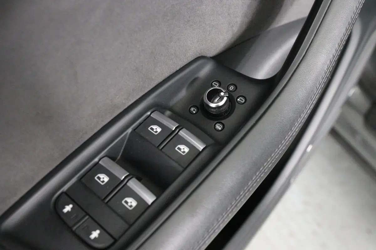 3.0 TDI e-tron quattro Sport | Elek Trekhaak |  SOH 100% | Elektrisch Panoramadak | Nachtzicht | Memory | Luchtvering | Achterklep Elektrisch | Adaptieve Cruise Control | Stoelverwarming |