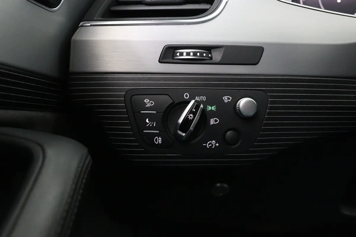 3.0 TDI e-tron quattro Sport | Elek Trekhaak |  SOH 100% | Elektrisch Panoramadak | Nachtzicht | Memory | Luchtvering | Achterklep Elektrisch | Adaptieve Cruise Control | Stoelverwarming |