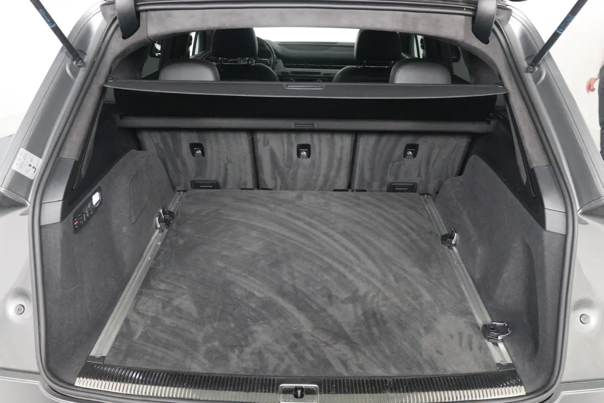 3.0 TDI e-tron quattro Sport | Elek Trekhaak |  SOH 100% | Elektrisch Panoramadak | Nachtzicht | Memory | Luchtvering | Achterklep Elektrisch | Adaptieve Cruise Control | Stoelverwarming |