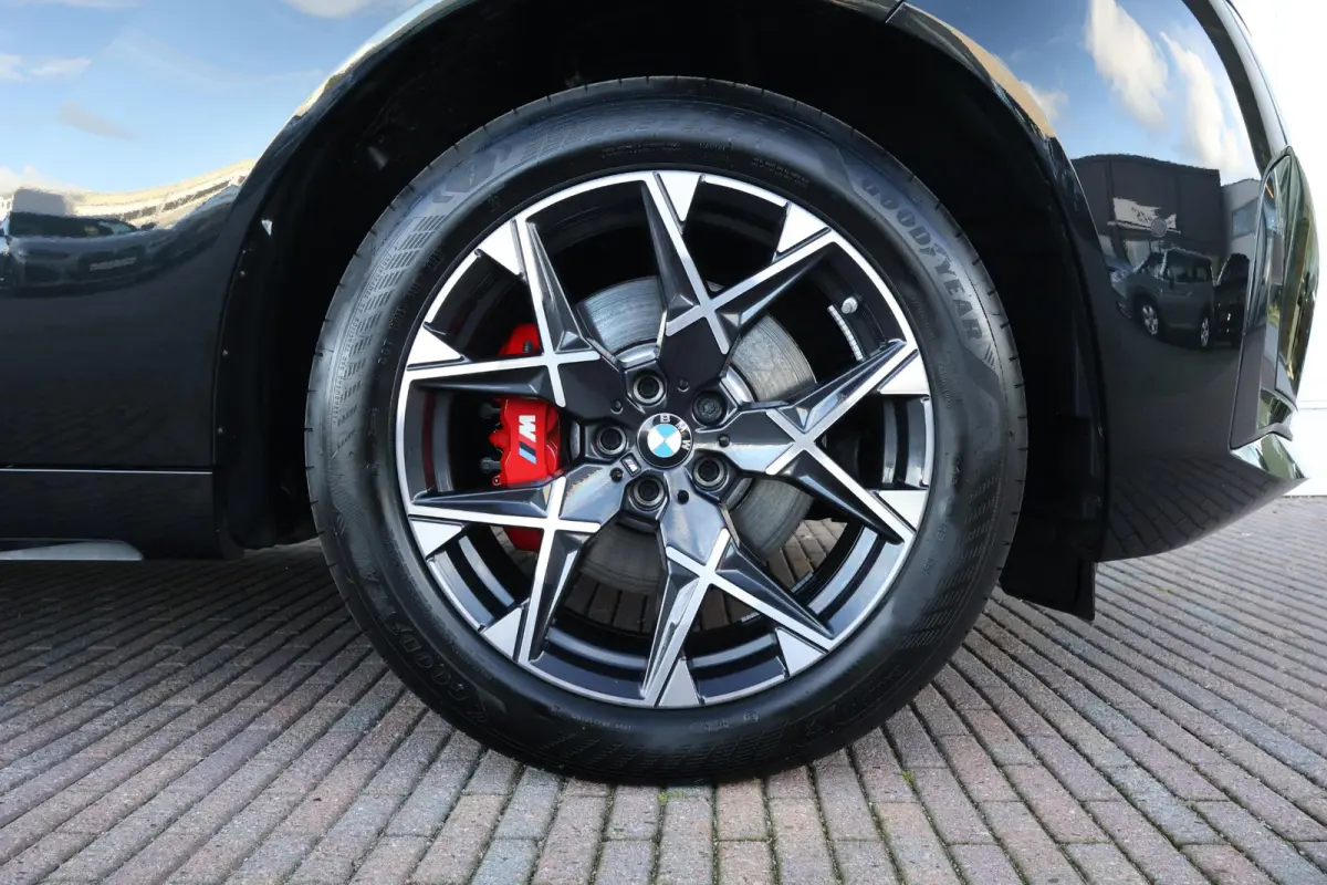20 xDrive | Sport Pakket Pro | Trekhaak | Comforttoegang | Achteruitrijcamera | PDC | Adaptieve Led |