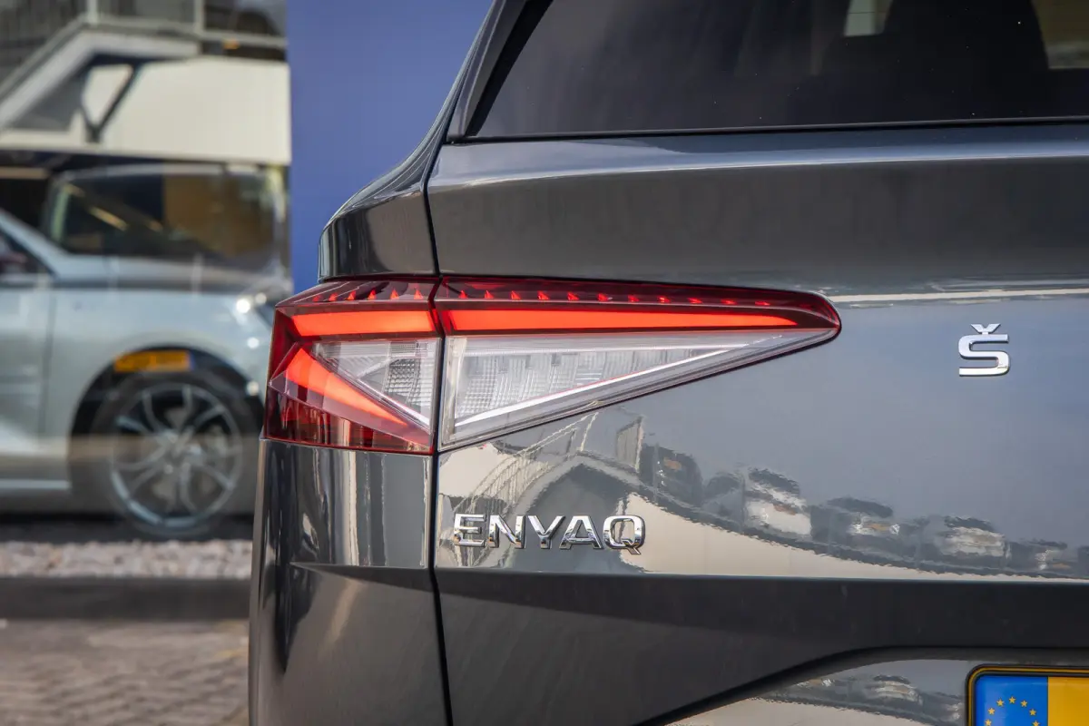 80 First Edition | Trekhaak | Camera | Memory | Cruise adaptief | Stoel verwarming voor+achter | Matrix LED | Apple Carplay/Android Auto | Dodehoek detectie | Keyless entry+strart 80 First E